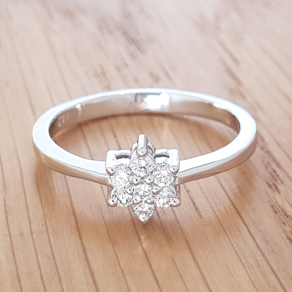 טבעת אירוסין "פרח" 7 יהלומים