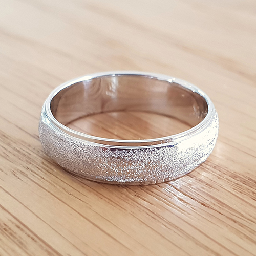 14k White Gold Sparking Wedding Ring