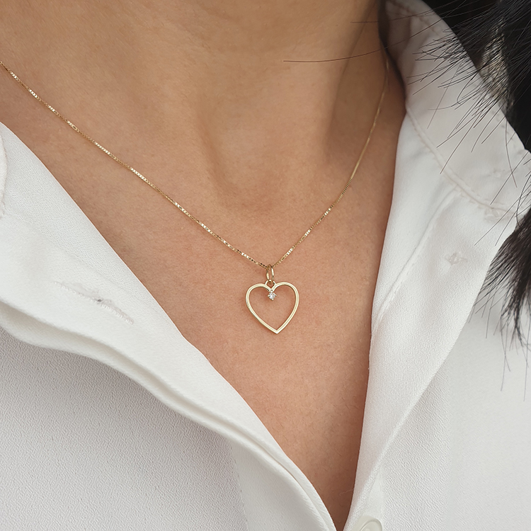 Realistic picture of 14K Gold Heart Pendant Set With a Real Diamond