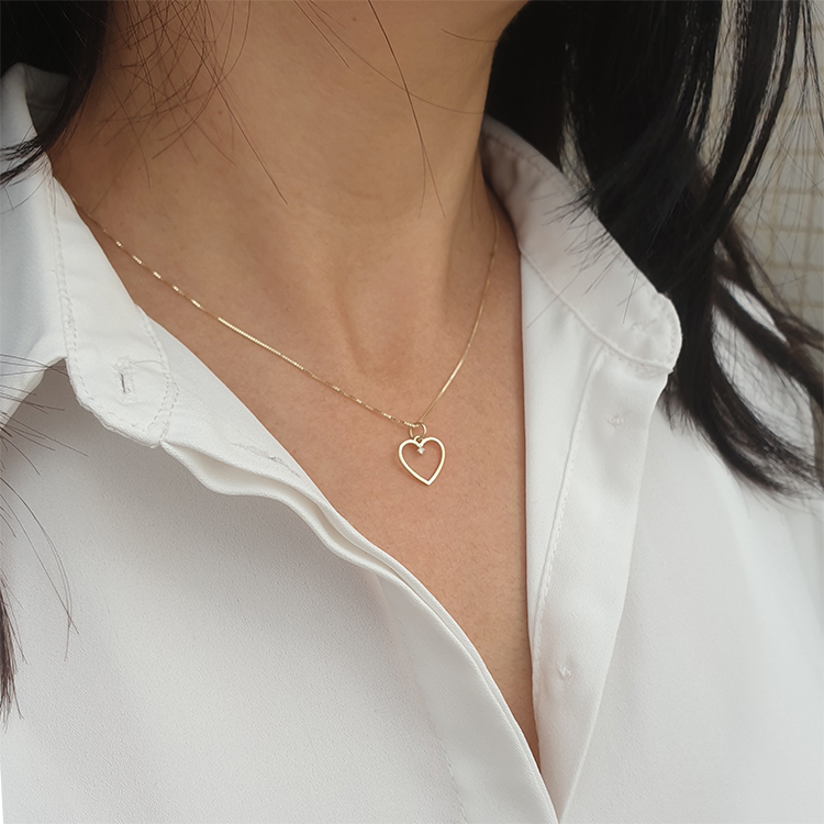 Additional image of 14K Gold Heart Pendant Set With a Real Diamond