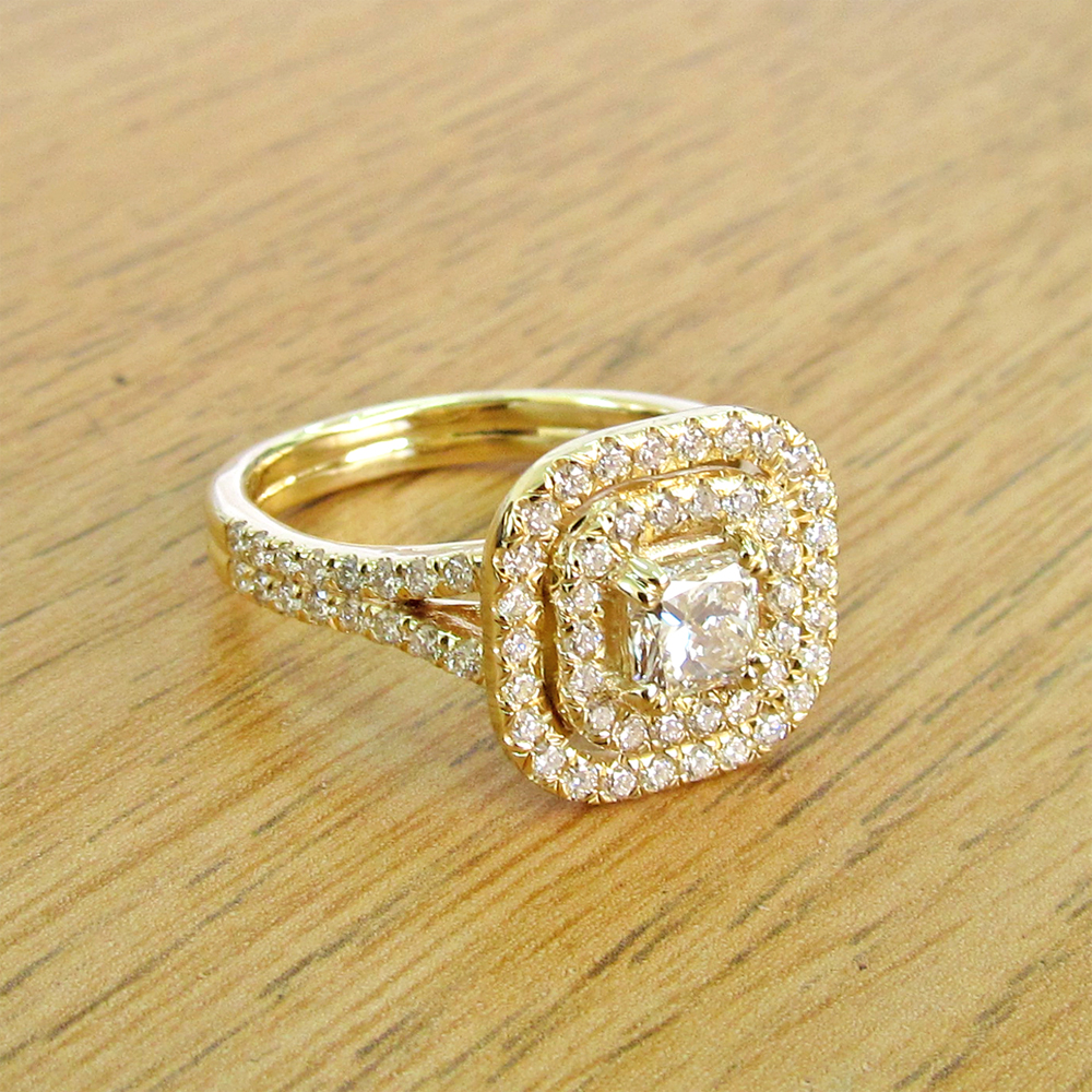 Prestigious diamond ring studded with 77 diamonds