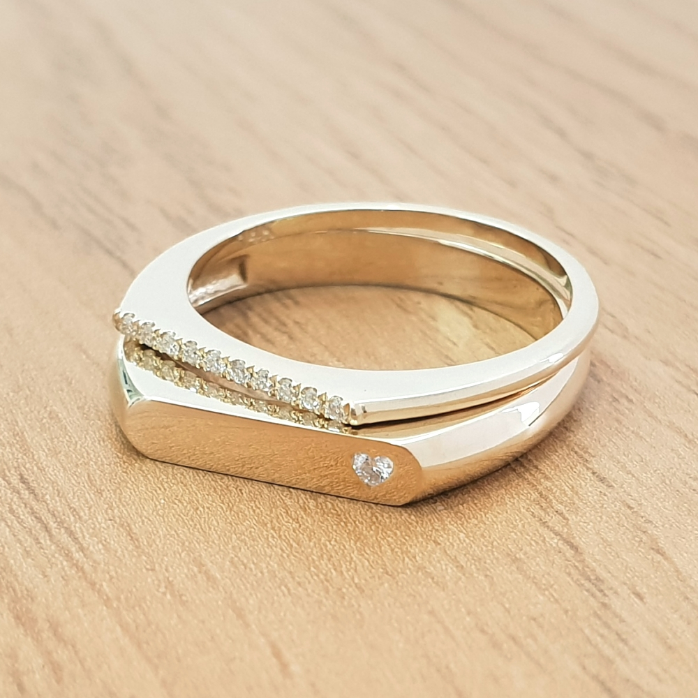 תמונה אמיתית של סט טבעת שם שיבוץ לב וטבעת משלימה