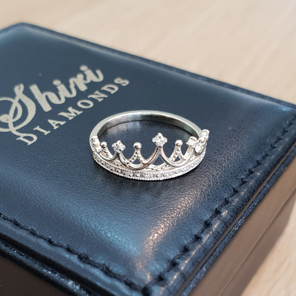 Realistic picture of 14k Gold Diamond Crown Ring