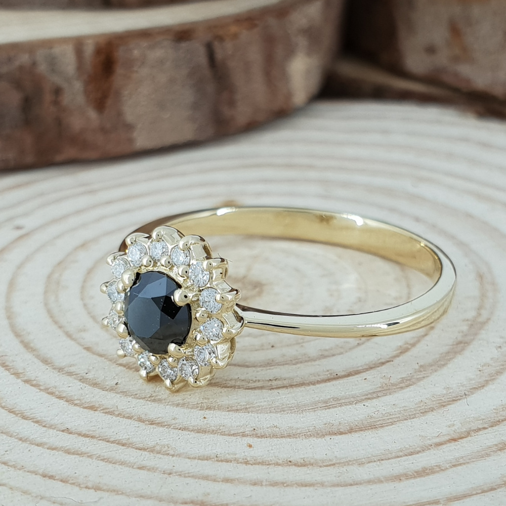תמונה אמיתית של טבעת יהלום שחור בסגנון עתיק