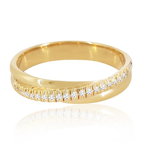 תמונה אמיתית של טבעת זהב משובצת יהלומים לחריטת שתי שמות