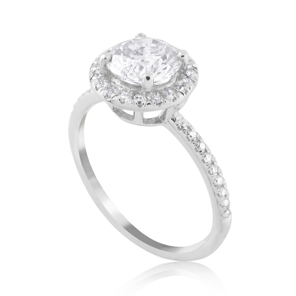 טבעת אירוסין יוקרתית משובצת יהלום במשקל 1.00 קראט במרכז ויהלומים מסביב ובצדדים