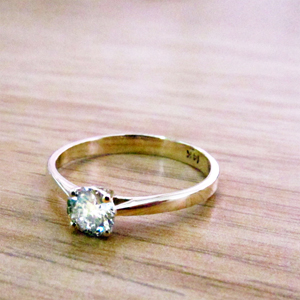 תמונה אמיתית של טבעת אירוסין קלאסית ליהלום 0.30