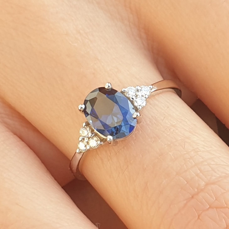 Royal Blue Sapphire & Diamond Ring in 14k Gold