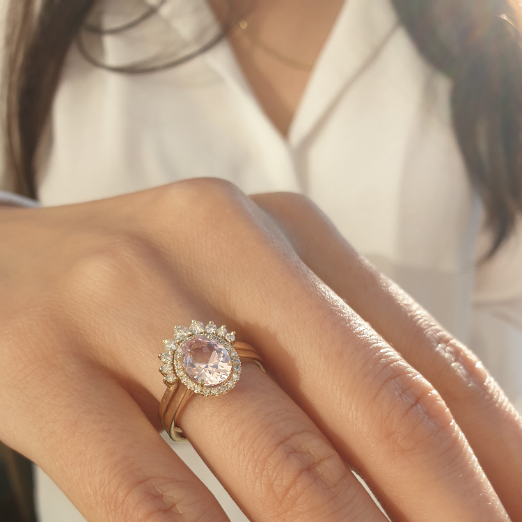 תמונה אמיתית של סט טבעת יהלומים ואבן מורגנייט וטבעת משלימה