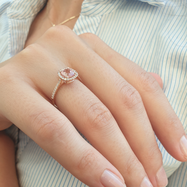 תמונה נוספת של התכשיט טבעת יהלומים משובצת אבן חן מורגנייט
