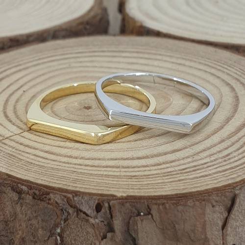 Realistic picture of A 14k Solid Gold Flat and Thin Signet Ring