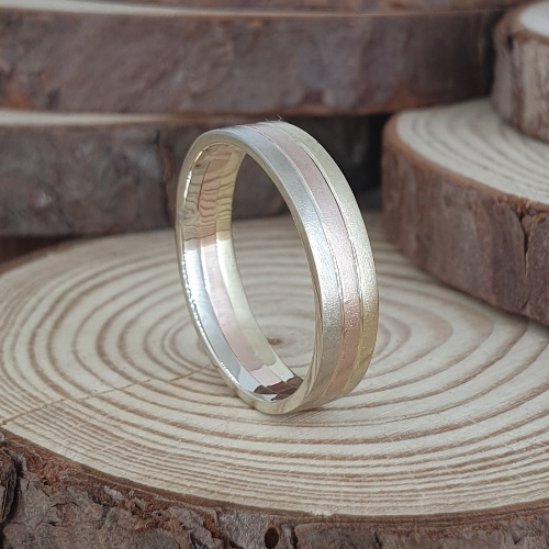 Realistic picture of 14K Gold Tri-Color Wedding Band