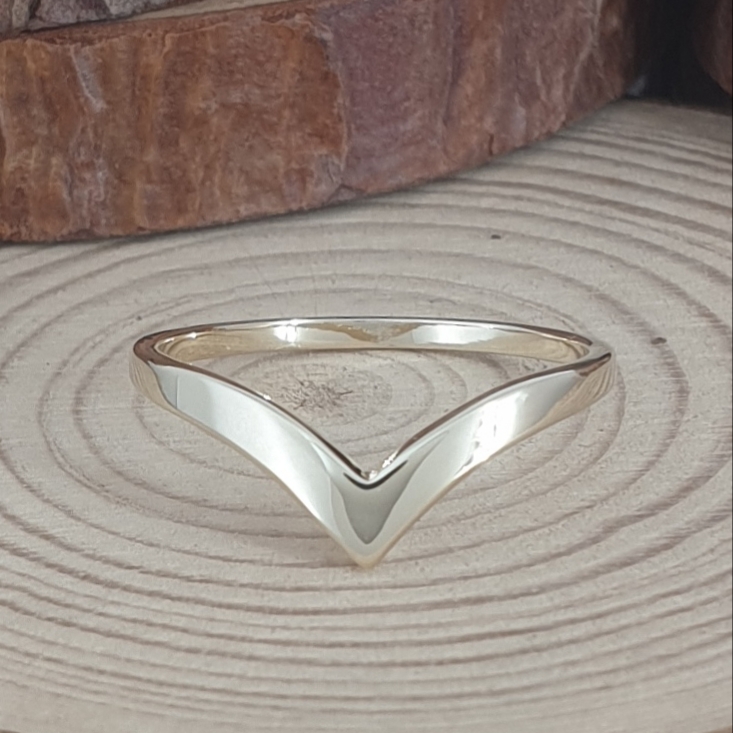 14K Gold V Ring
