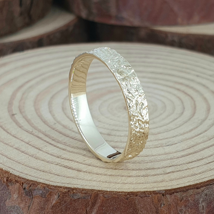 תמונה נוספת של התכשיט טבעת נישואין עם טקסטורה מיוחדת