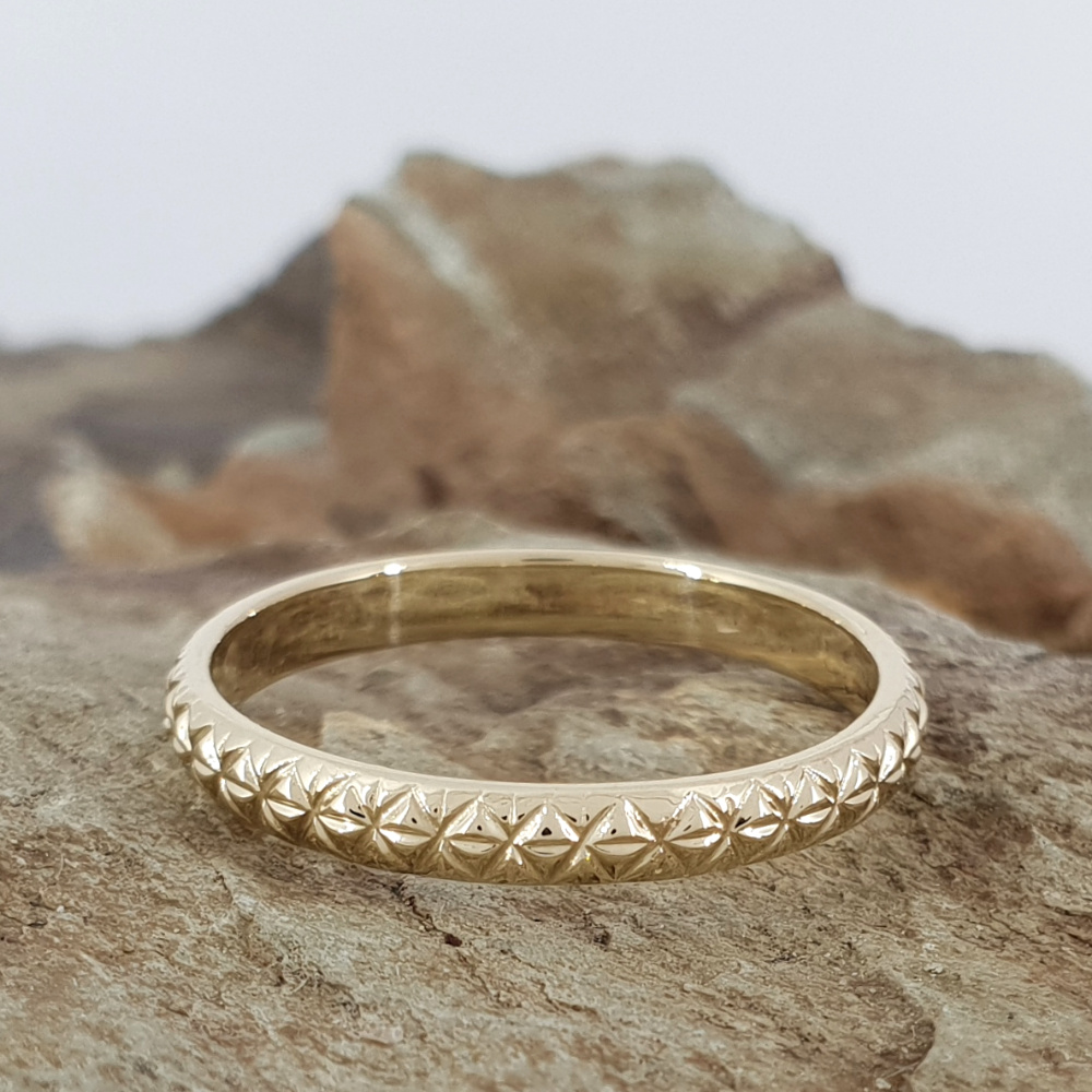 Realistic picture of 14k gold  rounded ring with "diamond engravings"