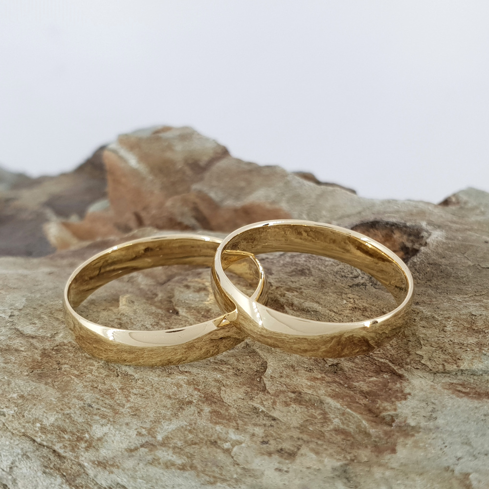 Realistic picture of 4.1mm Dome Shaped Wedding Band in 14k Gold