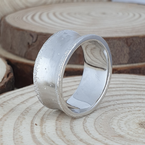 A beveled wedding ring with glitter